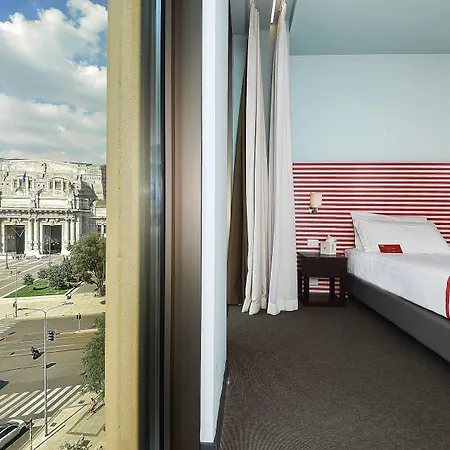 Glam Hotel 4*