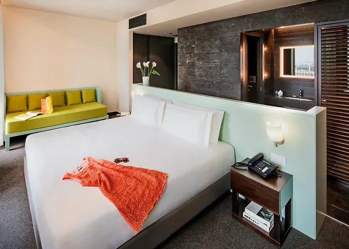 Glam Hotel