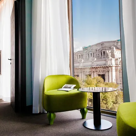 Glam Hotel 4*