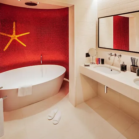 Glam Hotell 4*