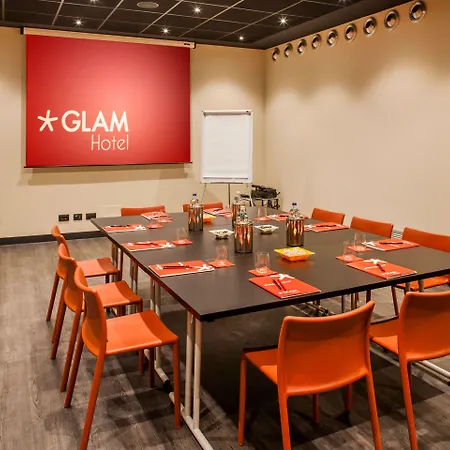 Hotell Glam 4*